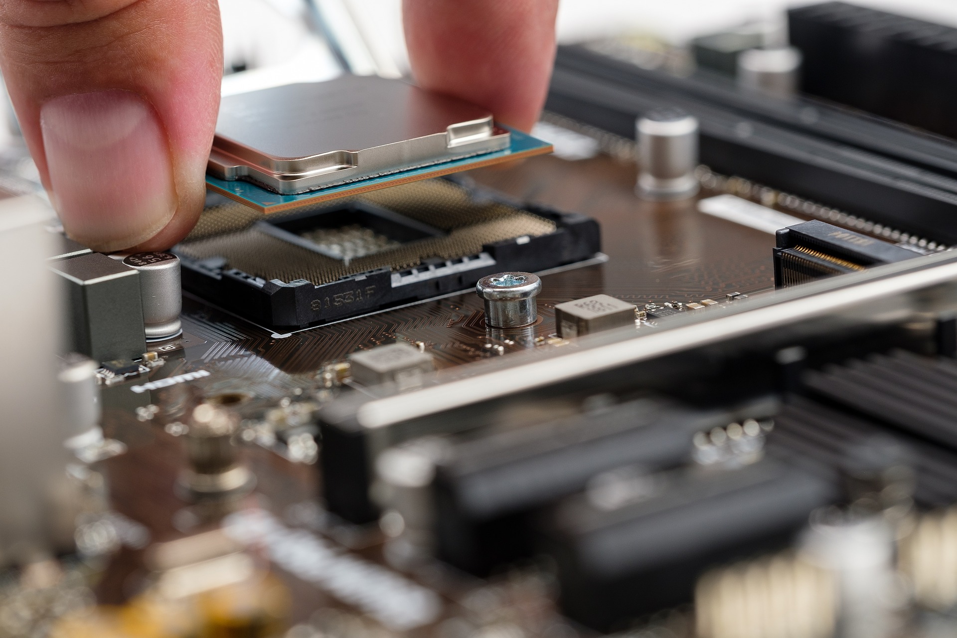 jasa-cleaning-pembersihan-motherboard